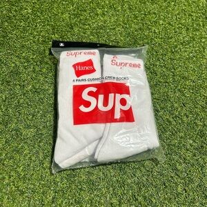 Men’s White Hanes Supreme Socks